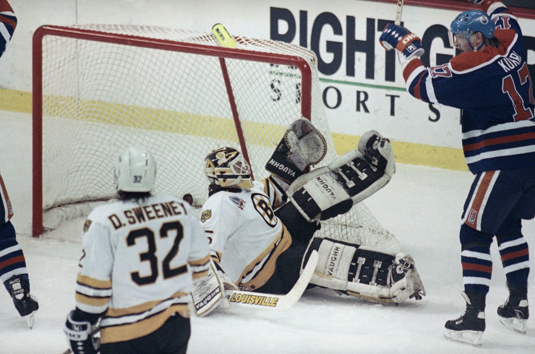 1990: Jari Kurri scores record 90th postseason goal
